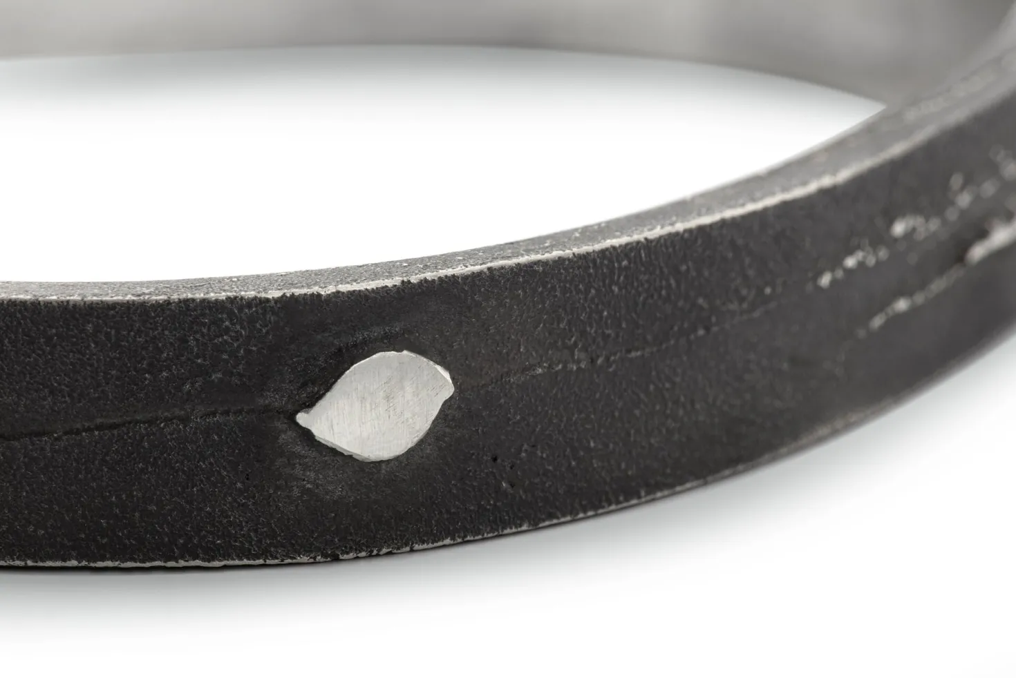 Herren-Armreif Sandguss Oxid, Anthrazit
