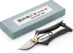 Kleine Japanische Rosenschere