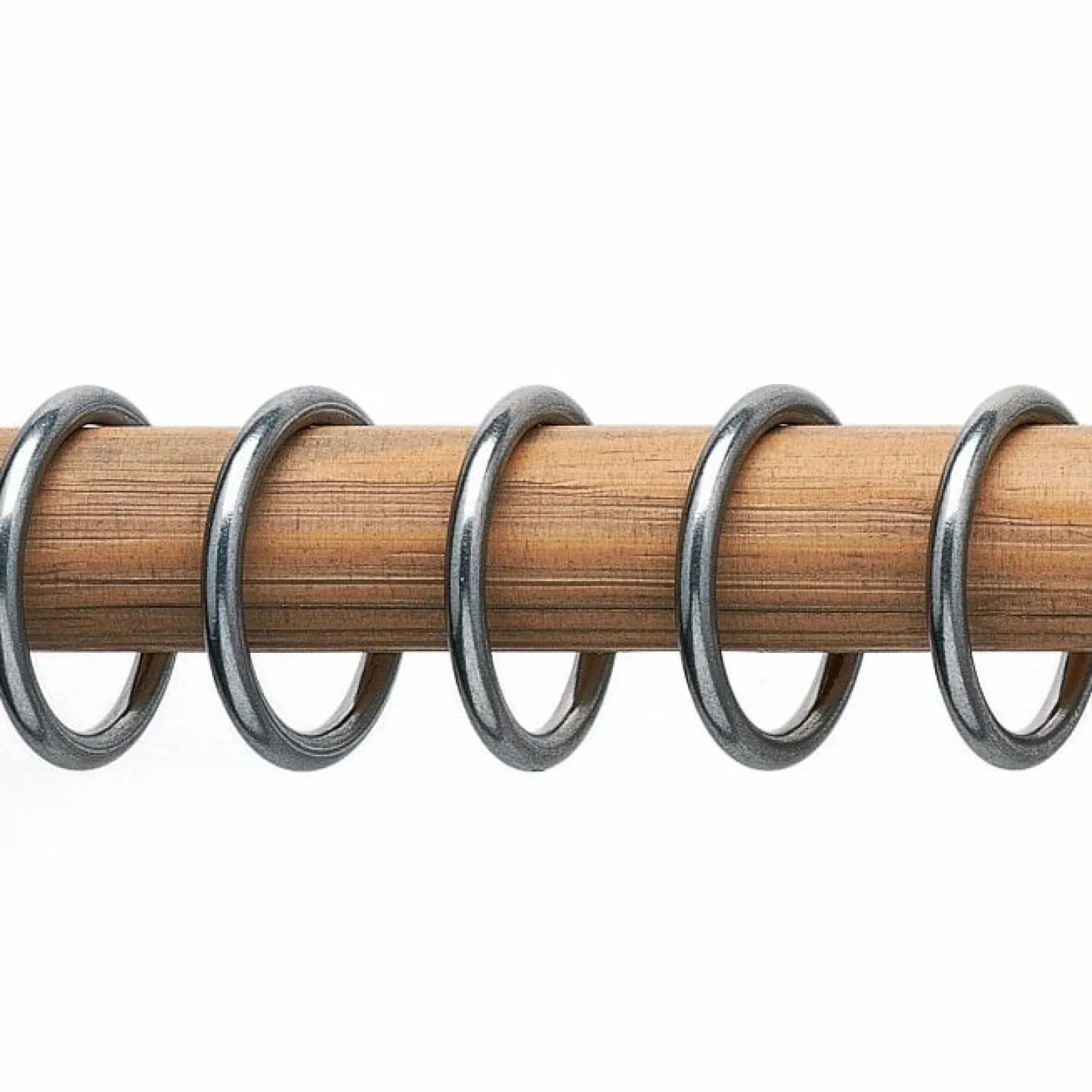 Vorhanggarnitur mit Holzstange